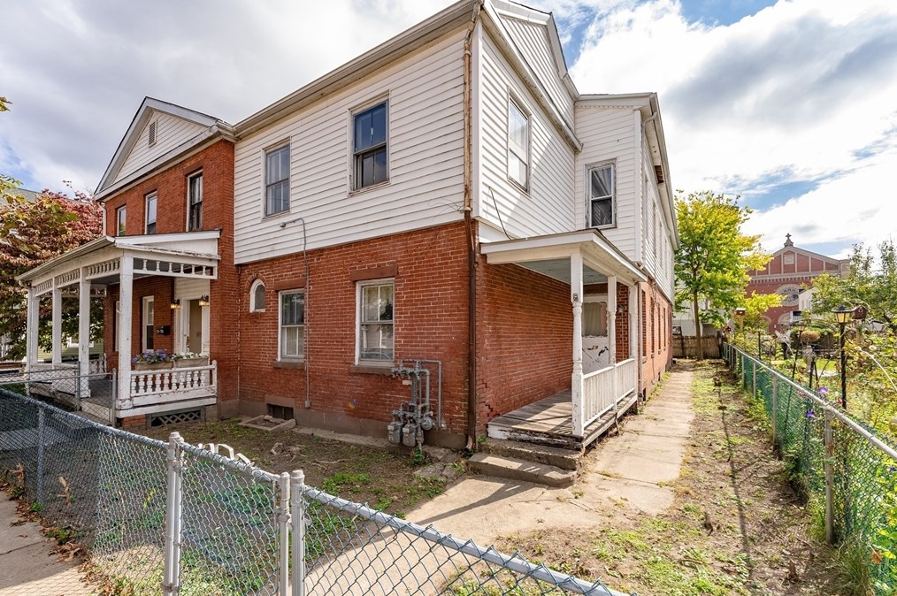 27-29 Wilcox St, Springfield, MA 01105