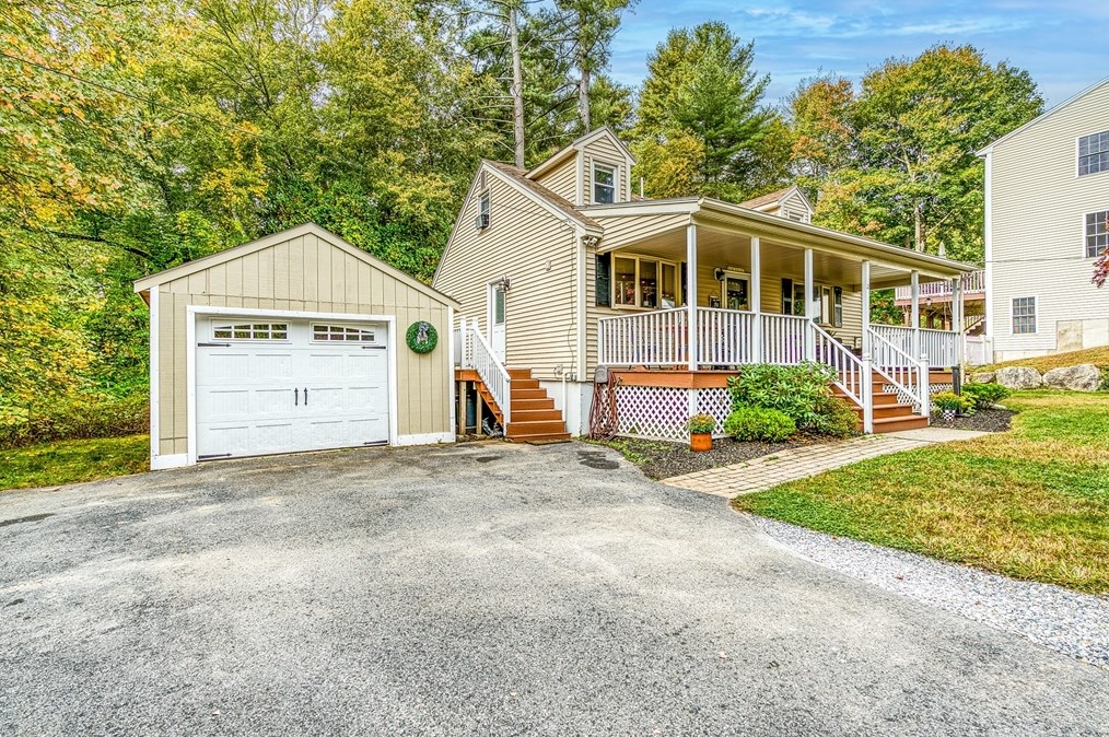 2 Breton Rd, Upton, MA 01568