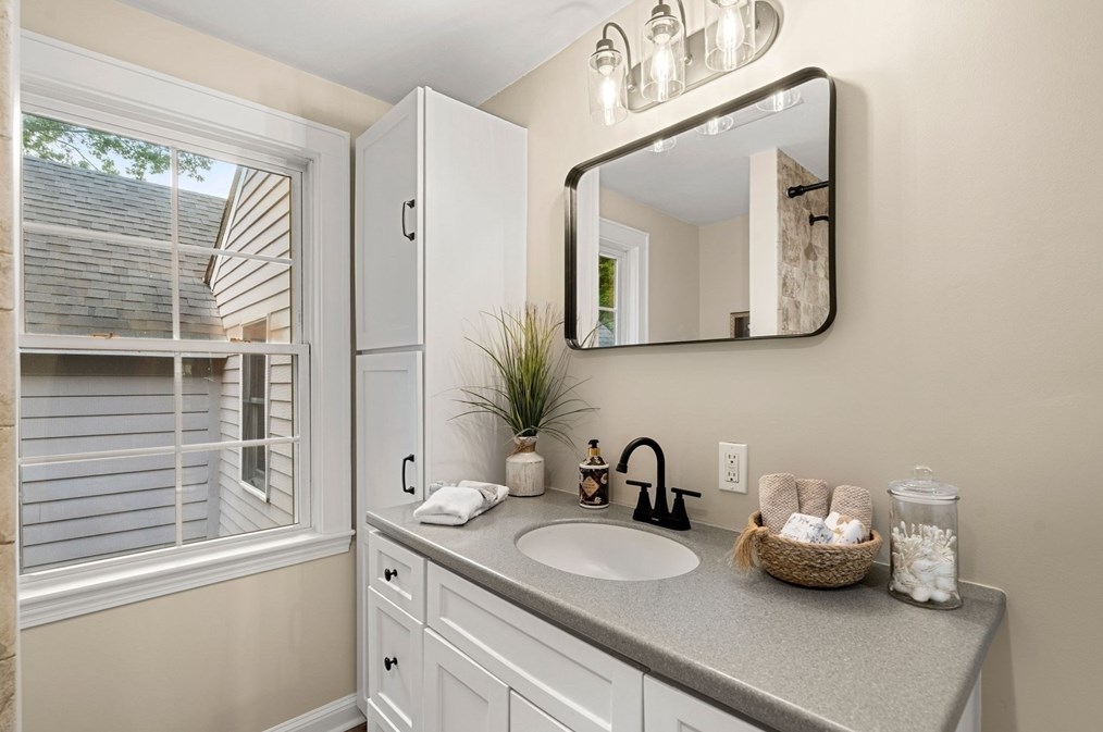 755 Merrimack St, Lowell MA 01852-5903 exterior