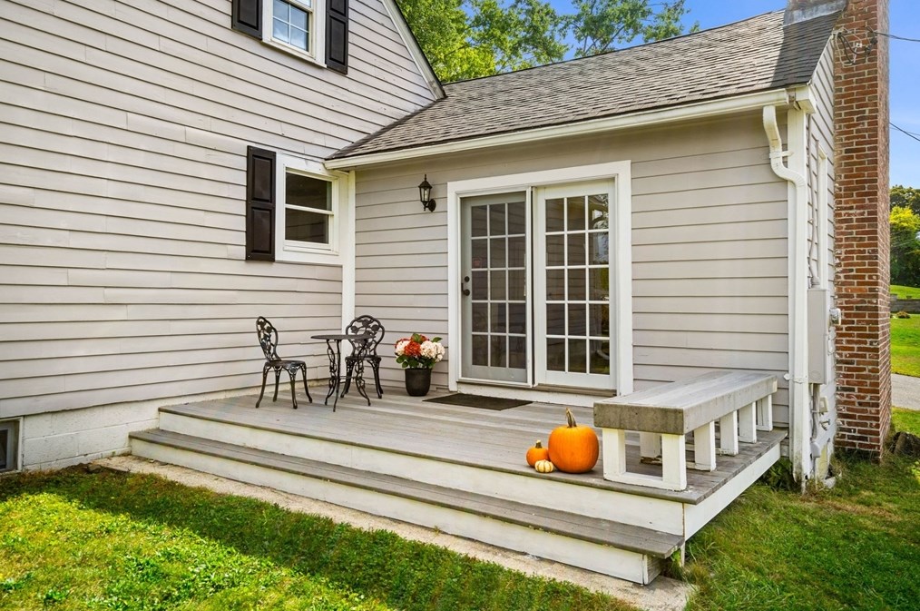 755 Merrimack St, Lowell MA 01852-5903 exterior