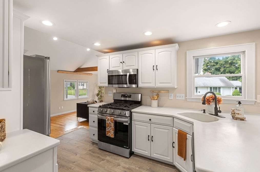 755 Merrimack St, Lowell MA 01852-5903 exterior