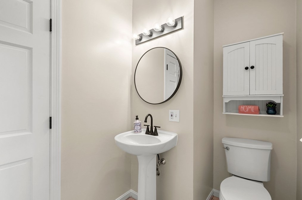 755 Merrimack St, Lowell MA 01852-5903 exterior