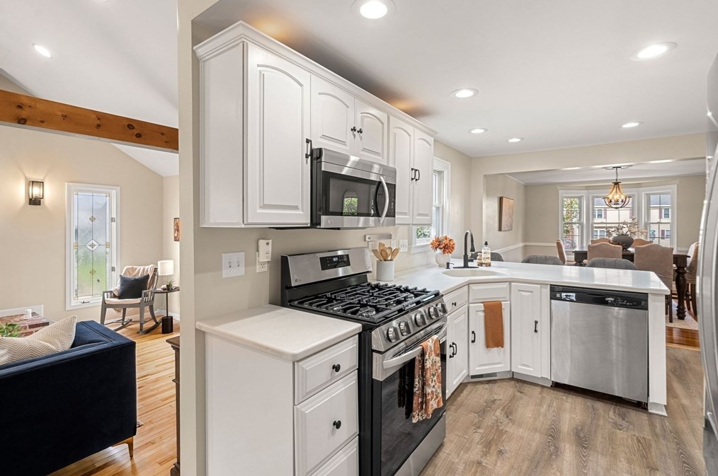 755 Merrimack St, Lowell MA 01852-5903 exterior