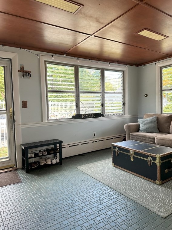 526 Commercial St, Weymouth MA 02188-3705 exterior