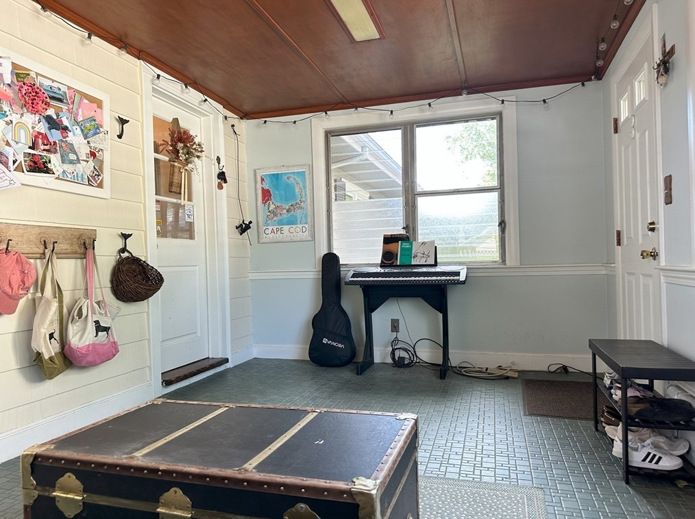 526 Commercial St, Weymouth MA 02188-3705 exterior