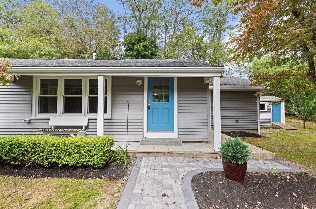 140 Winter St, Hanson, MA 02341-1168