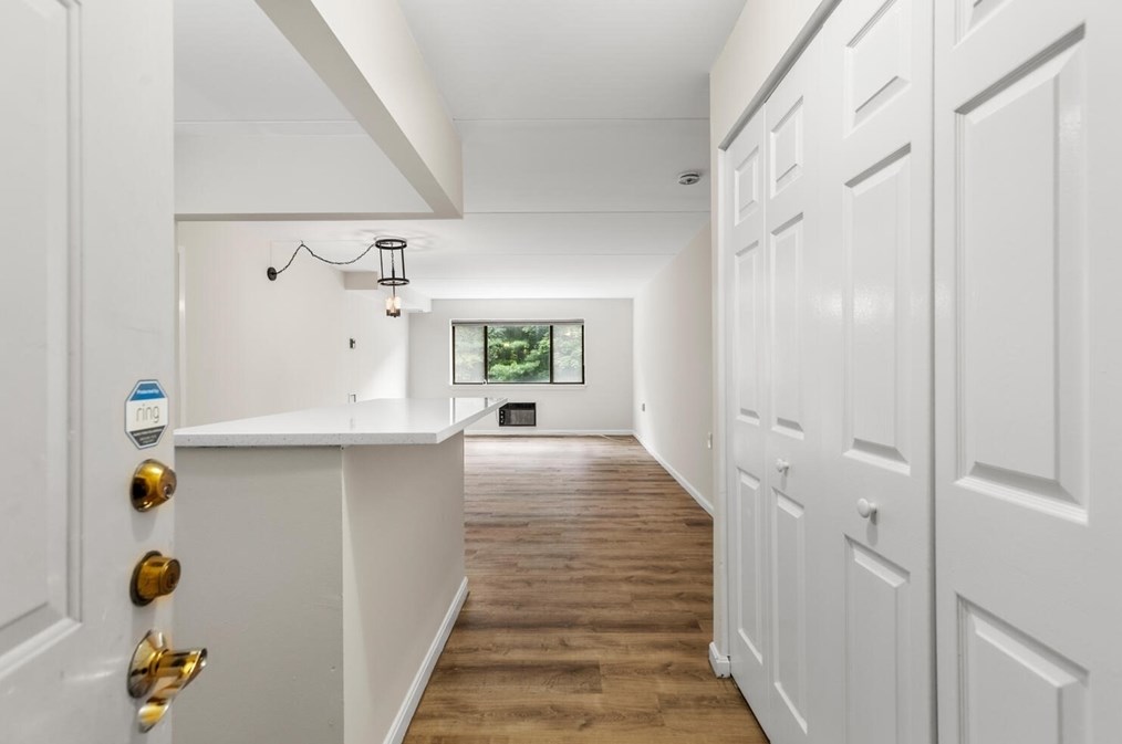 4975 Washington St #218, Boston, MA 02132