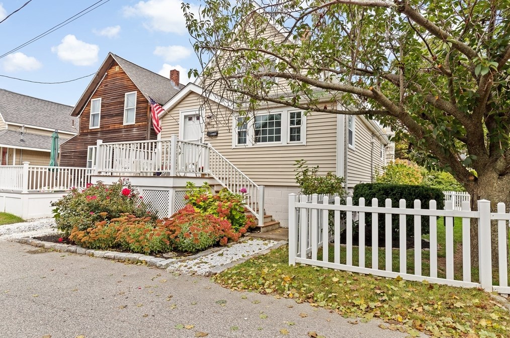 16 Caldwell St, Weymouth, MA 02191