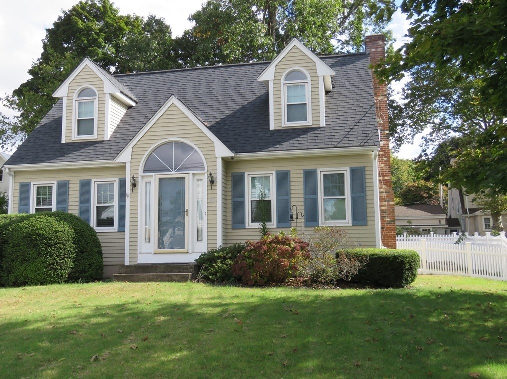 33 Newton St, Mansfield, MA 02048