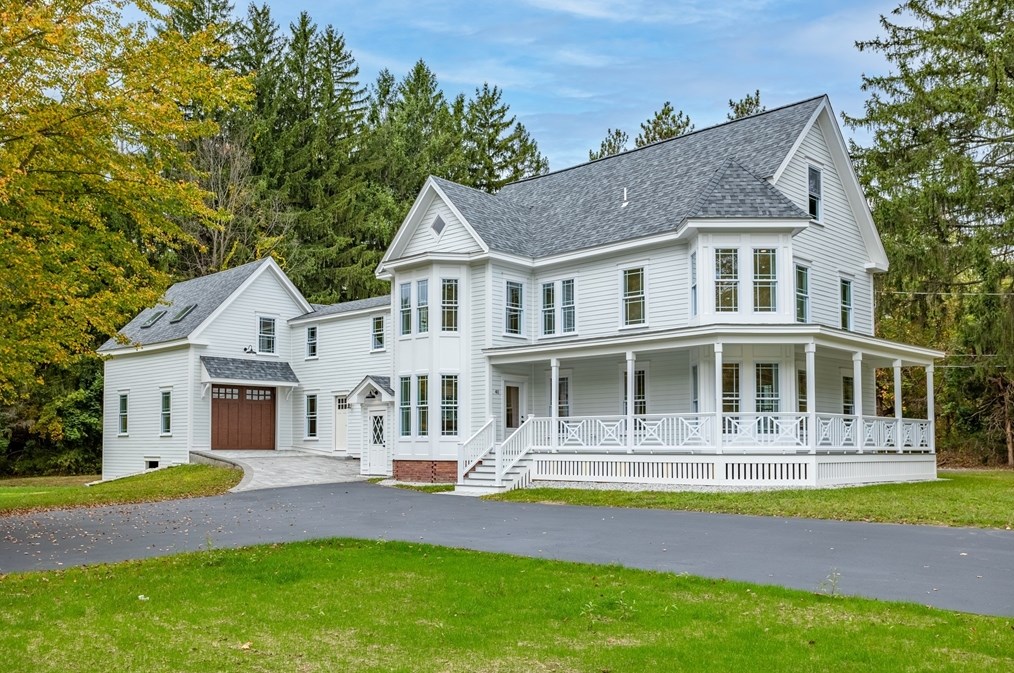 42 Park St, Pepperell, MA 01463