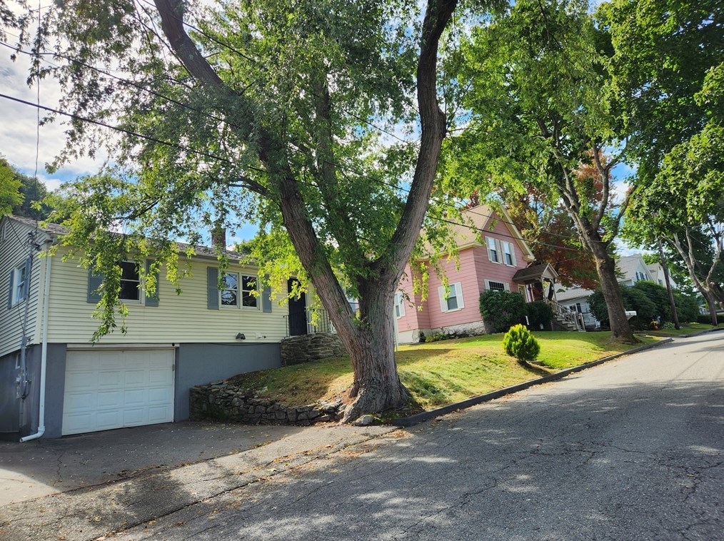 3 Dunbar St, Worcester, MA 01603