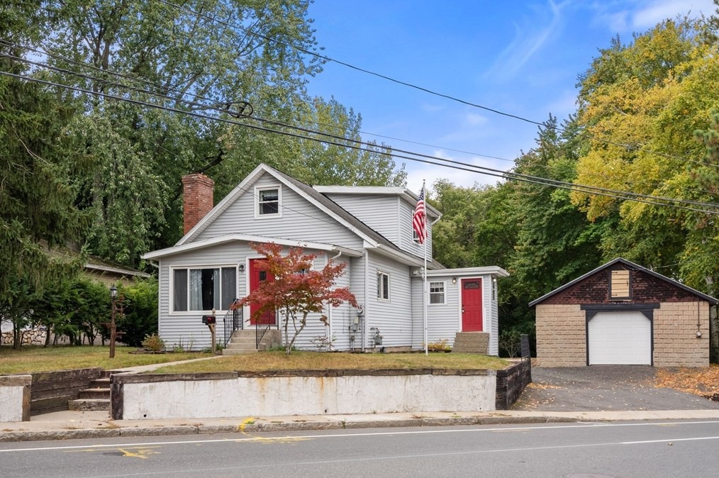 825 Grattan St, Chicopee, MA 01020 exterior