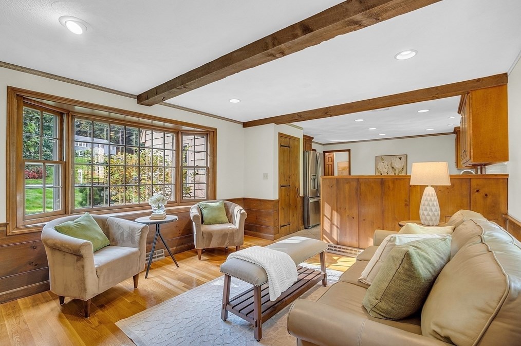 44 Thomas Dr, Chelmsford MA 01824-2010 exterior