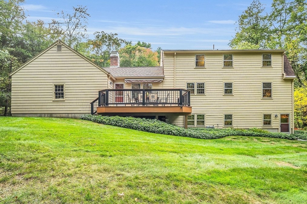 44 Thomas Dr, Chelmsford MA 01824-2010 exterior