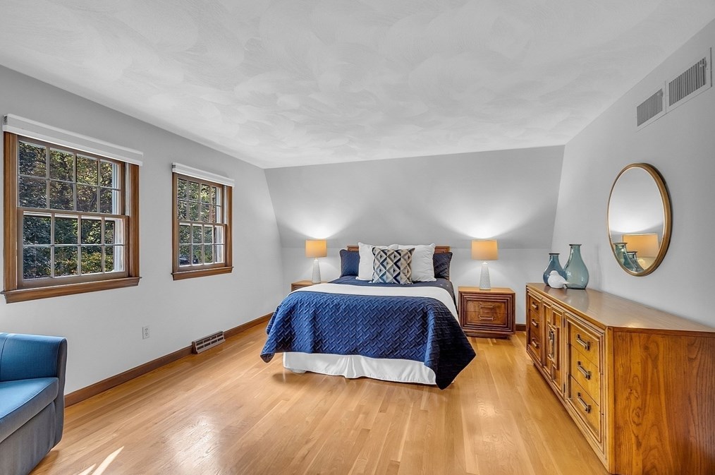 44 Thomas Dr, Chelmsford MA 01824-2010 exterior