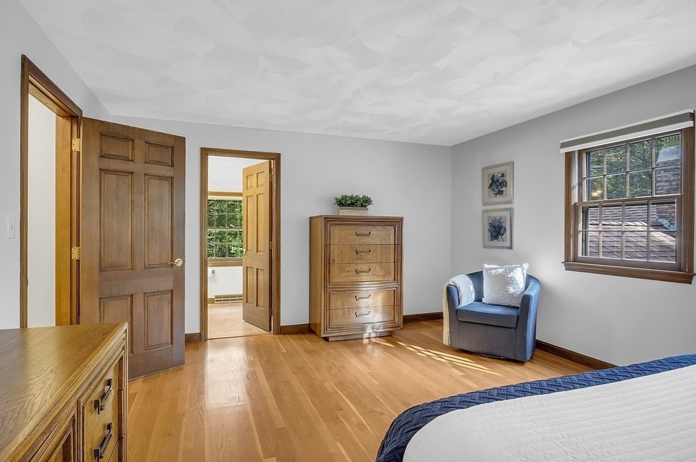 44 Thomas Dr, Chelmsford MA 01824-2010 exterior