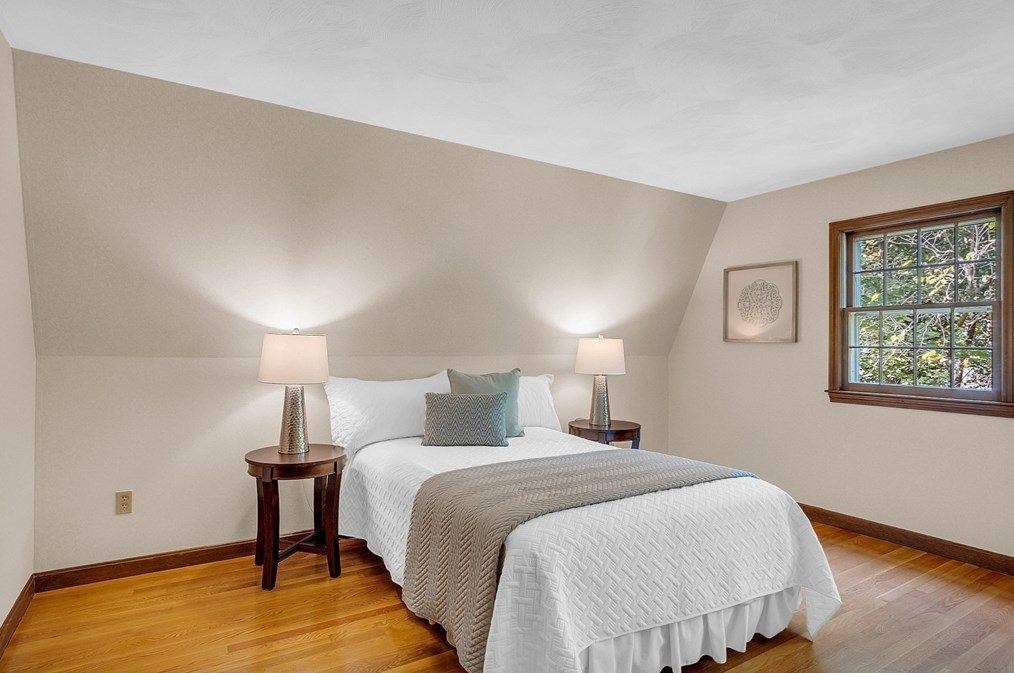 44 Thomas Dr, Chelmsford MA 01824-2010 exterior