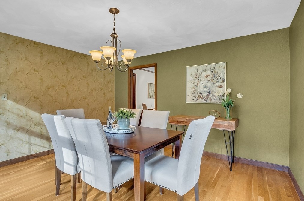 44 Thomas Dr, Chelmsford MA 01824-2010 exterior