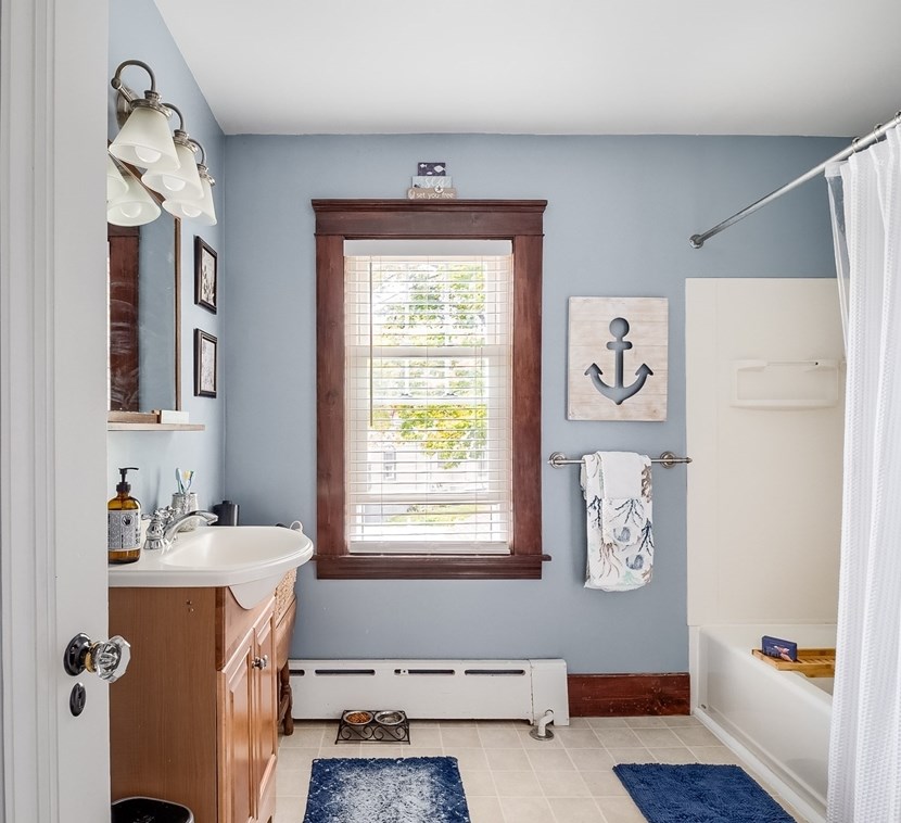 465 Chandler St, Worcester MA 01602-2935 exterior