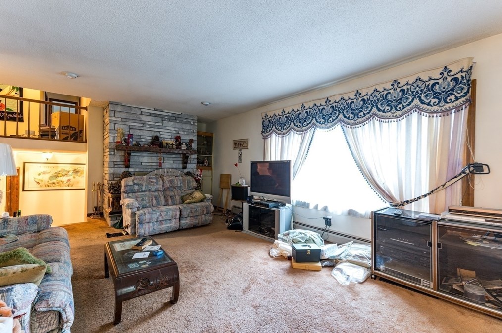 53 Tucker Ln, Dartmouth MA 02747-3528 exterior