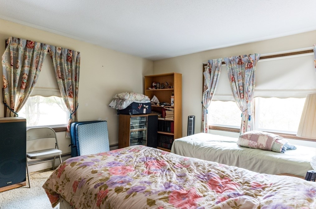 53 Tucker Ln, Dartmouth MA 02747-3528 exterior