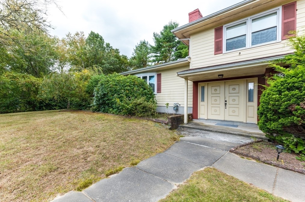 53 Tucker Ln, Dartmouth MA 02747-3528 exterior