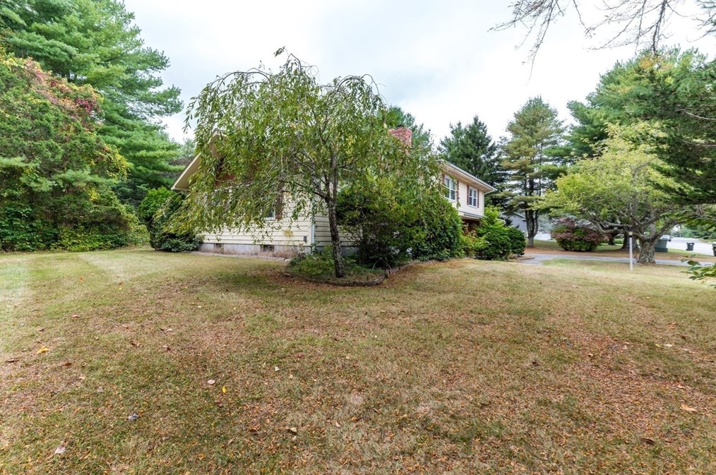 53 Tucker Ln, Dartmouth MA 02747-3528 exterior