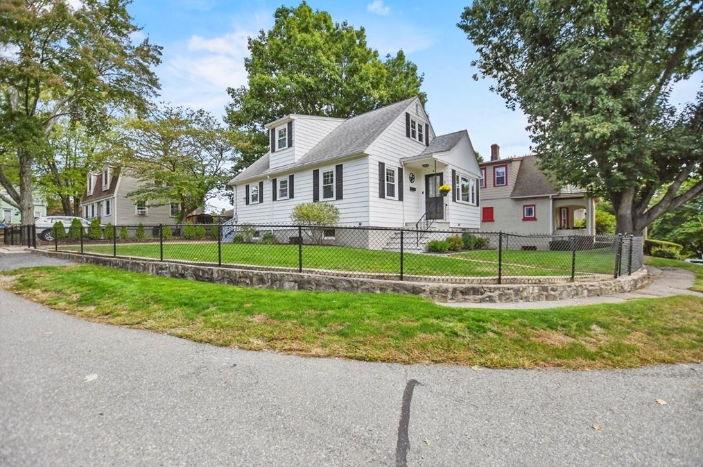 4 Corbett Ave, Dedham, MA 02026