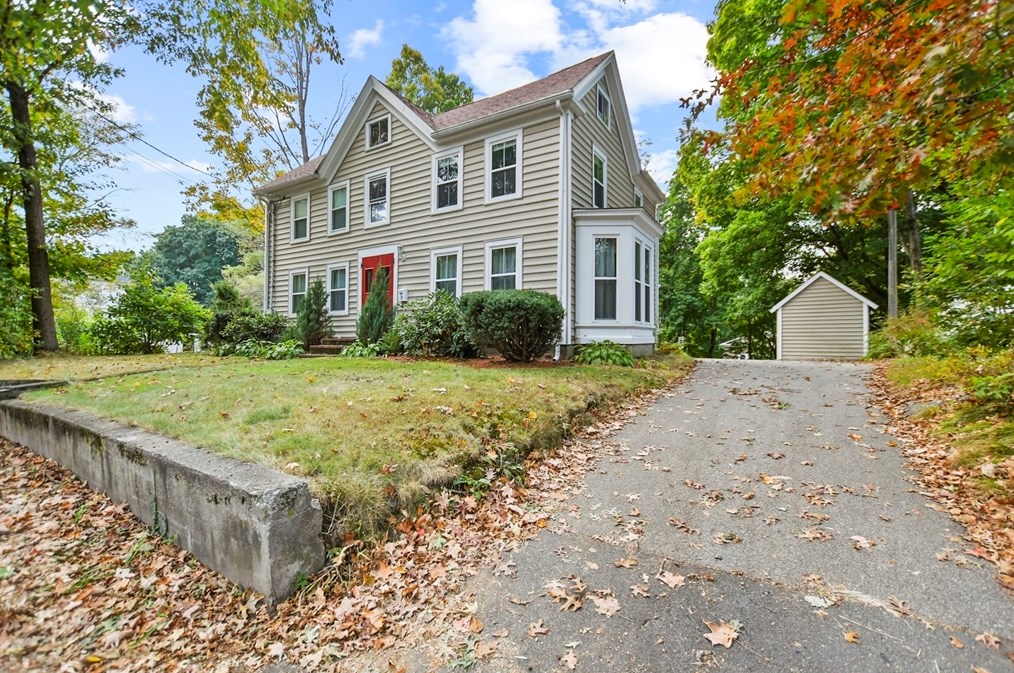 15 High St, Medway, MA 02053-1634