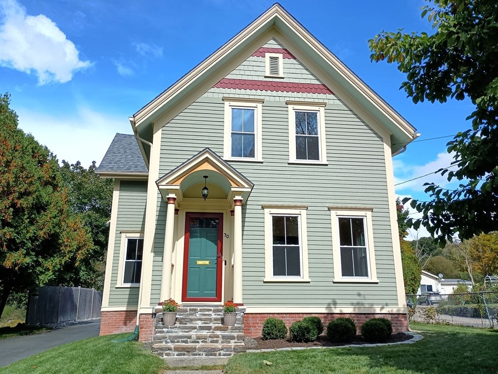 70 Pleasant St, Spencer, MA 01562 exterior