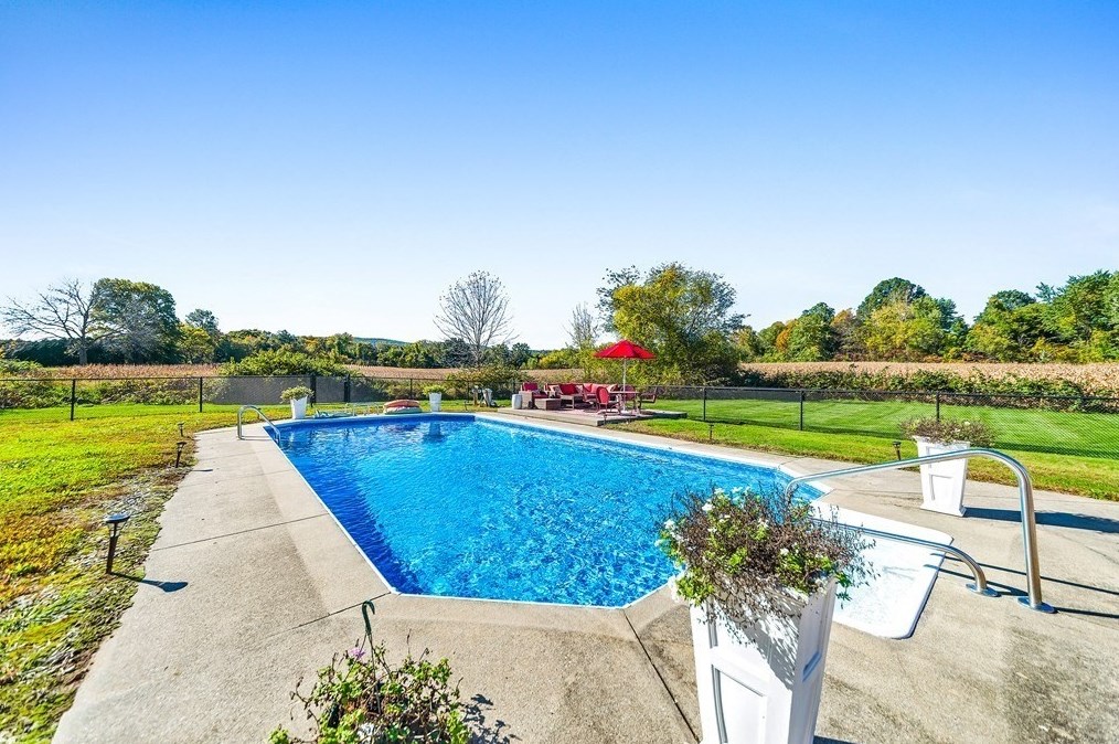 31 Alvord St, South Hadley, MA 01075