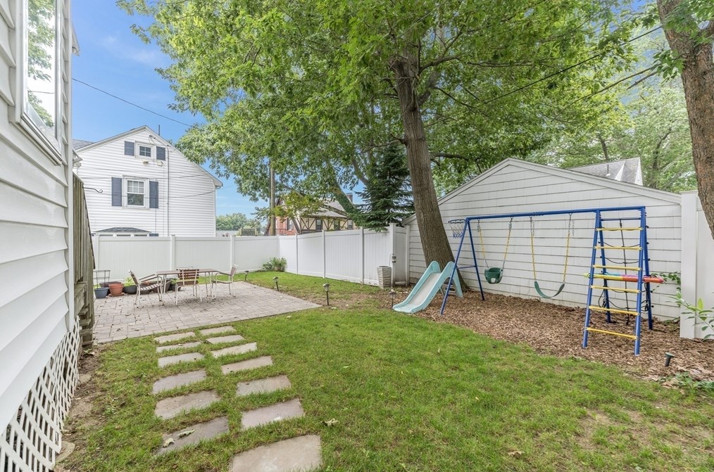 1449 Quincy Shore Dr, Quincy MA 02171-2932 exterior