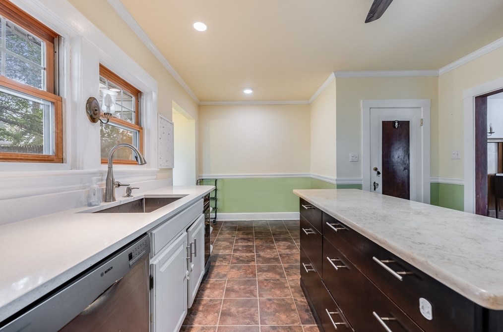 1449 Quincy Shore Dr, Quincy MA 02171-2932 exterior