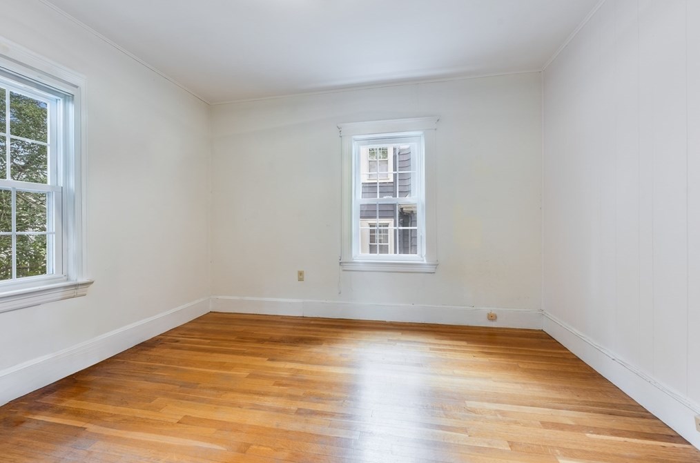 1449 Quincy Shore Dr, Quincy MA 02171-2932 exterior