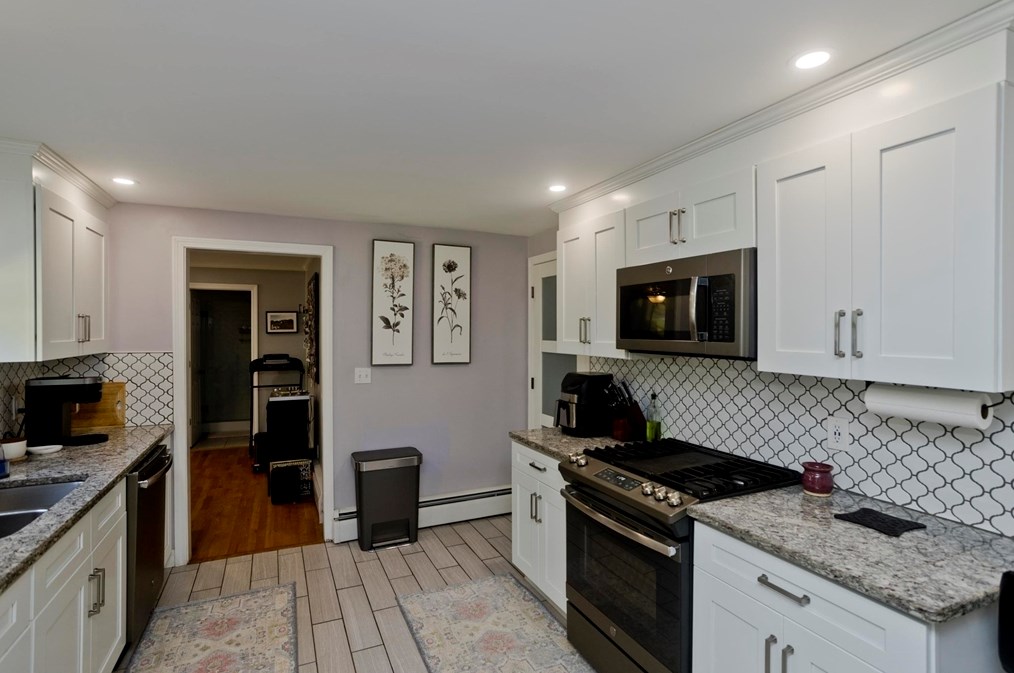 490 Bliss Rd, Springfield, MA 01106