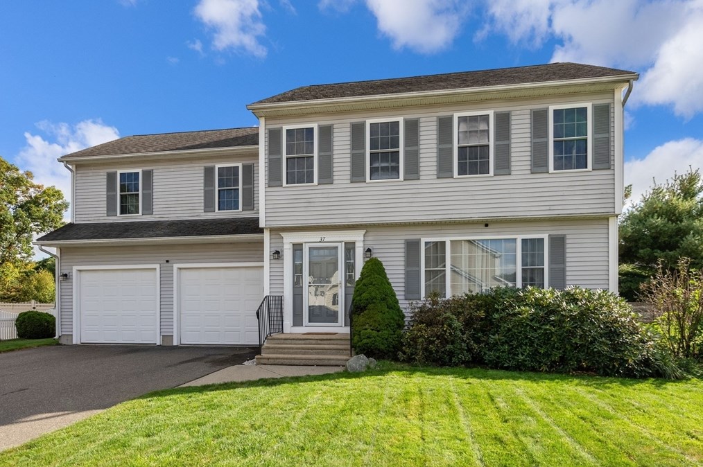 37 Pearson Dr, Springfield, MA 01119
