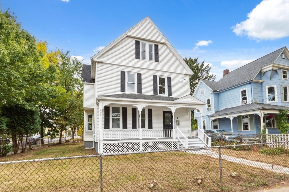1 Fairfield Ave, Holyoke, MA 01040-2661
