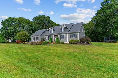 10 Lantern Brook Dr, Lincoln, RI 02865 - Photo 1