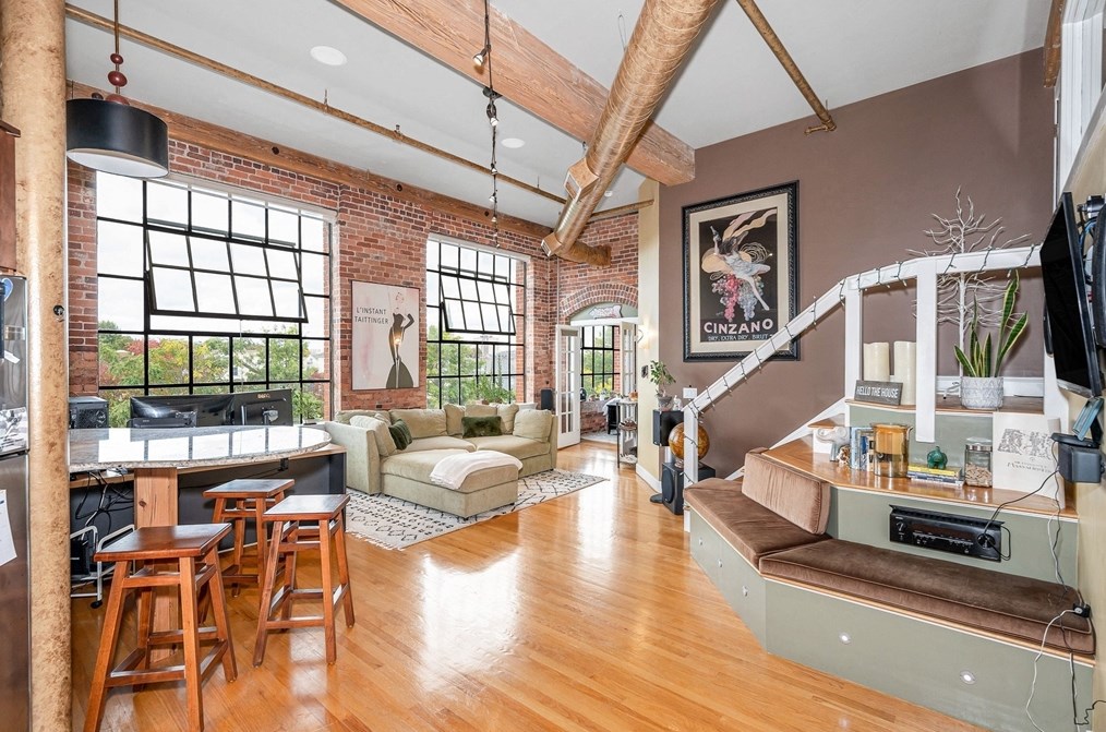 491 Dutton St #409, Lowell, MA 01854