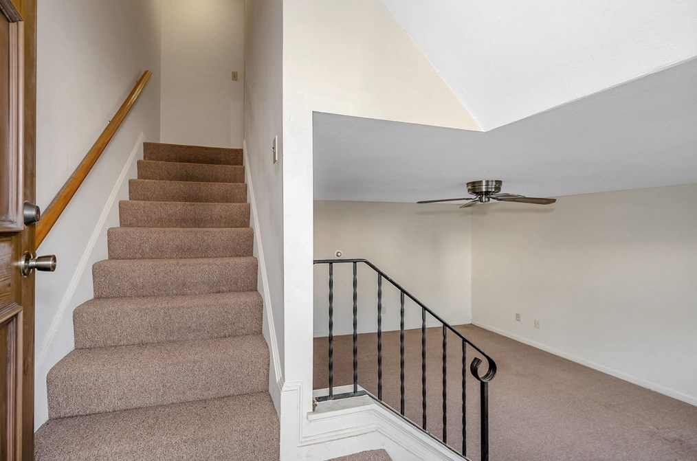 5 Hillcrest Dr, Lowell, MA 01851