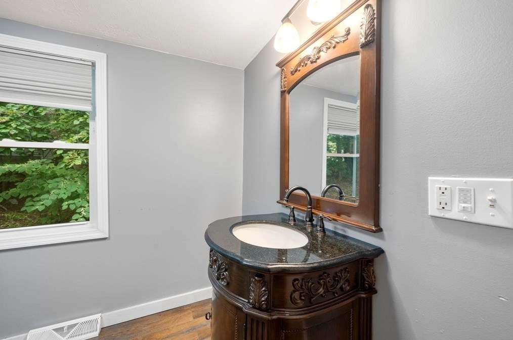 175 Plymouth St, Carver MA  02330-1002 exterior