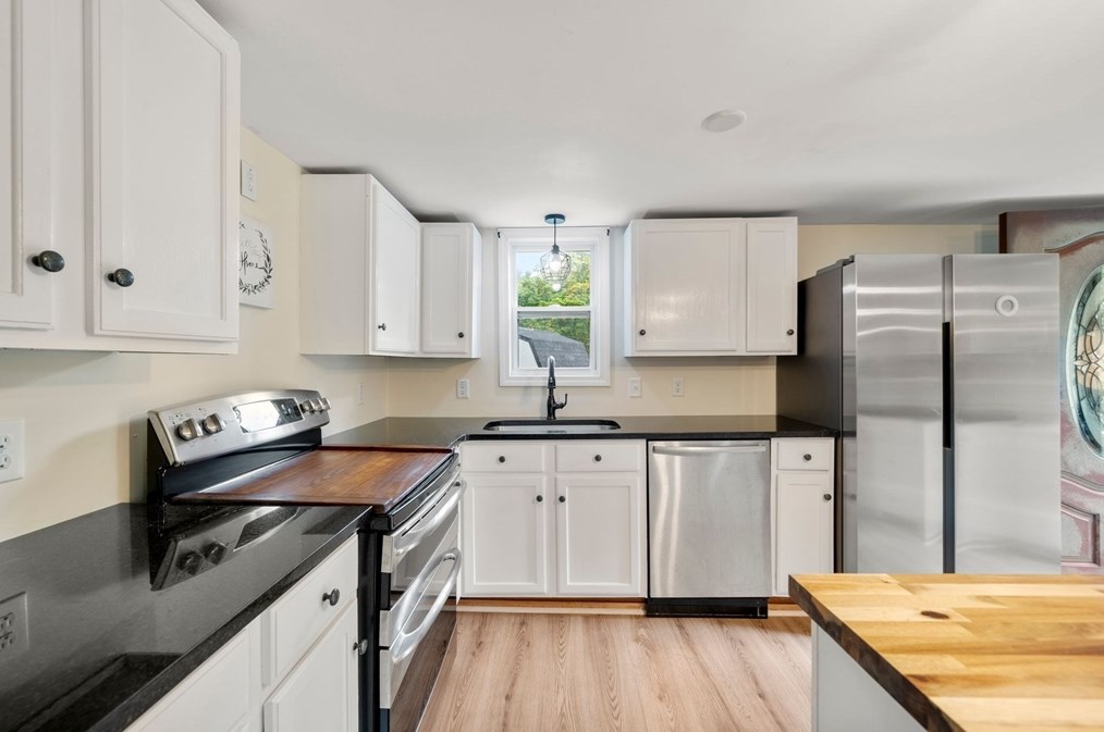 175 Plymouth St, Carver MA  02330-1002 exterior