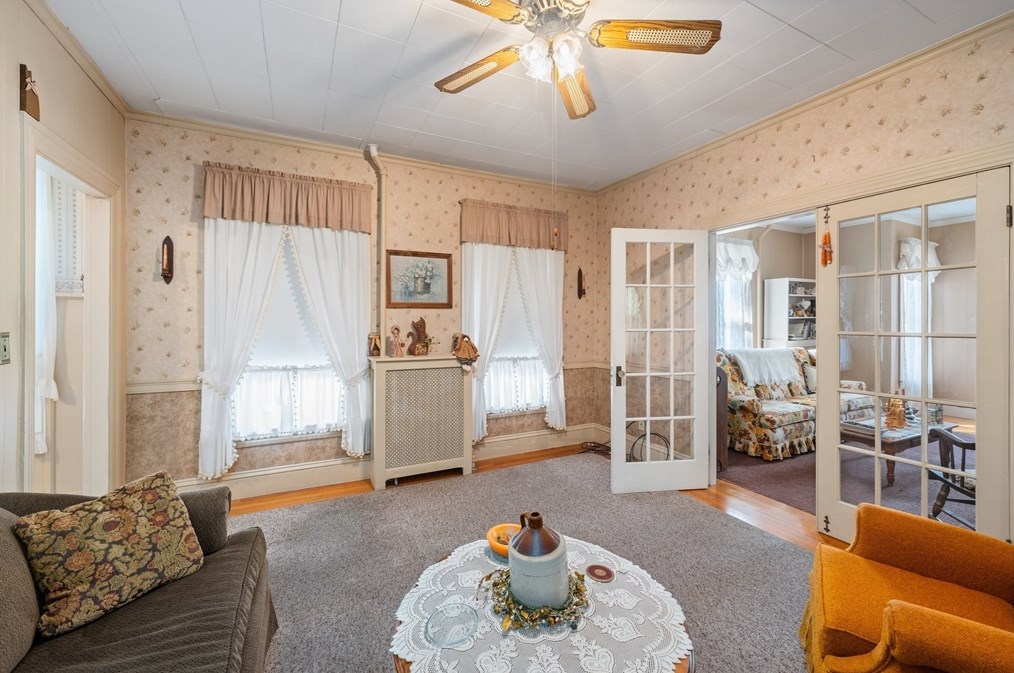 42 Grove St, Woonsocket, RI 02895-4510