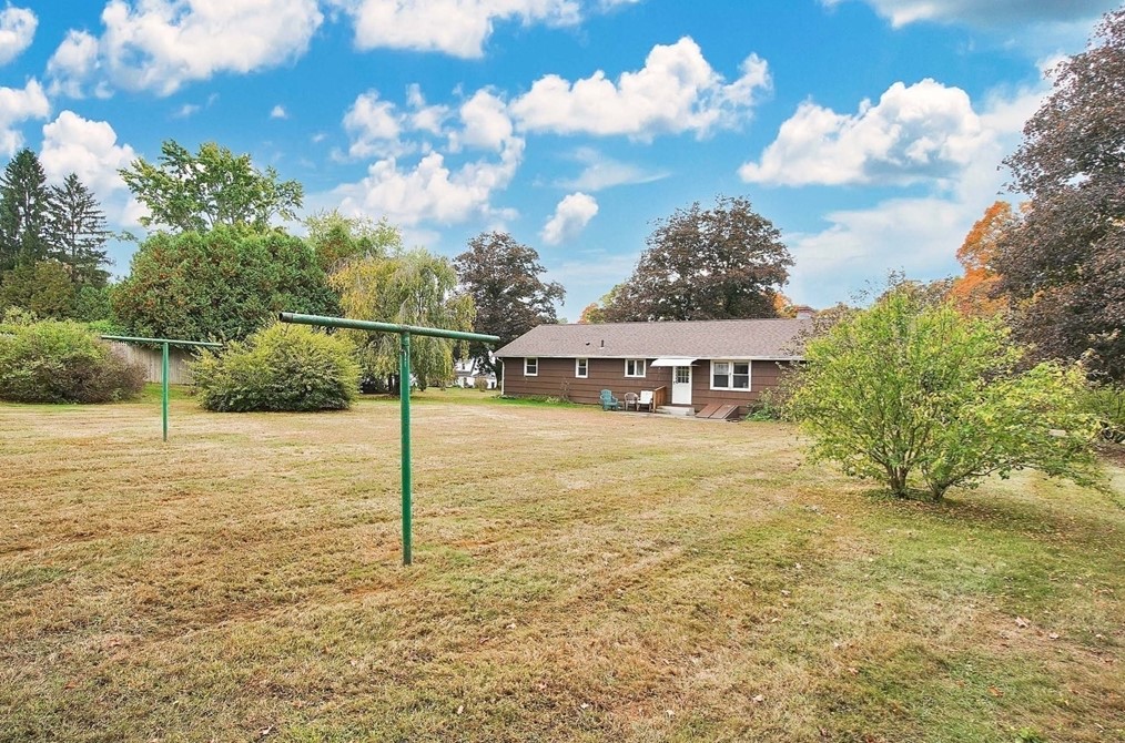 75 Hadley St, South Hadley MA 01075-1047 exterior