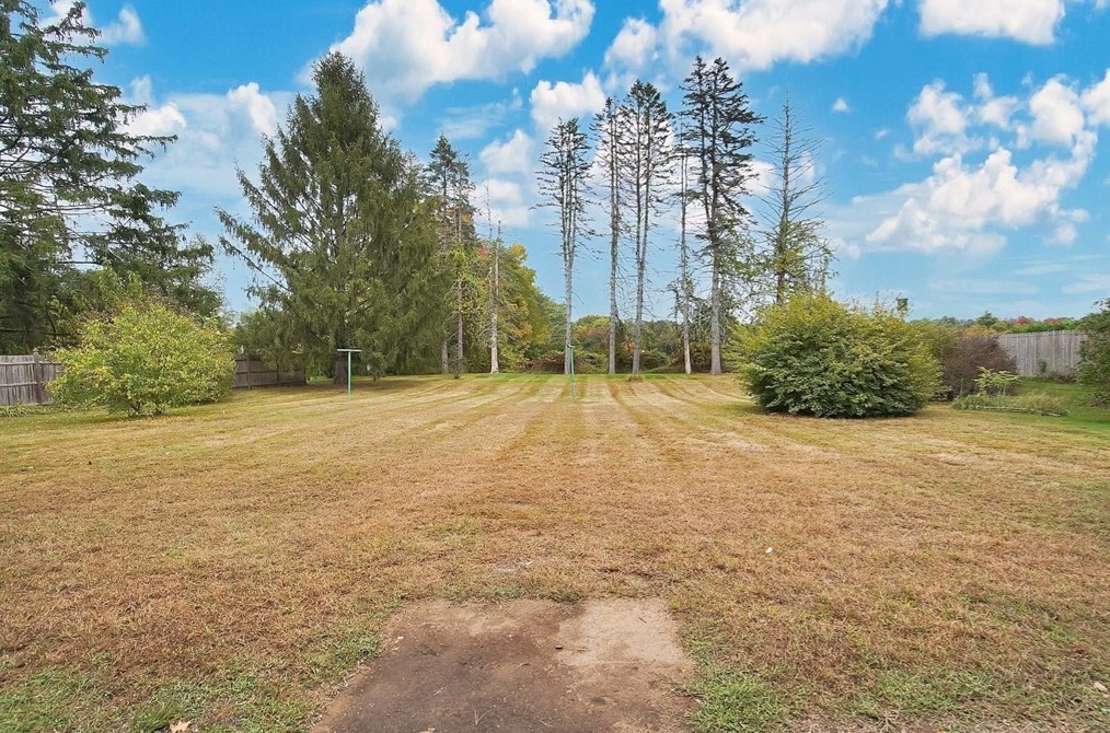 75 Hadley St, South Hadley MA 01075-1047 exterior