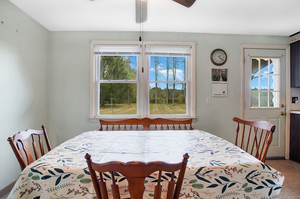 75 Hadley St, South Hadley MA 01075-1047 exterior