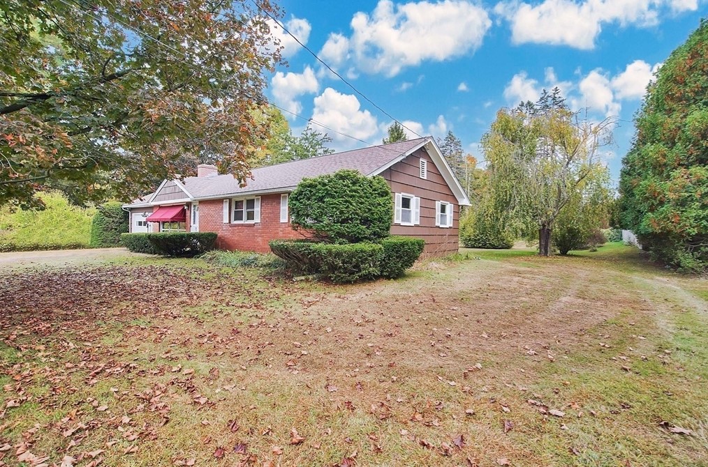 75 Hadley St, South Hadley MA 01075-1047 exterior