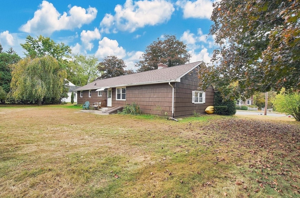 75 Hadley St, South Hadley MA 01075-1047 exterior