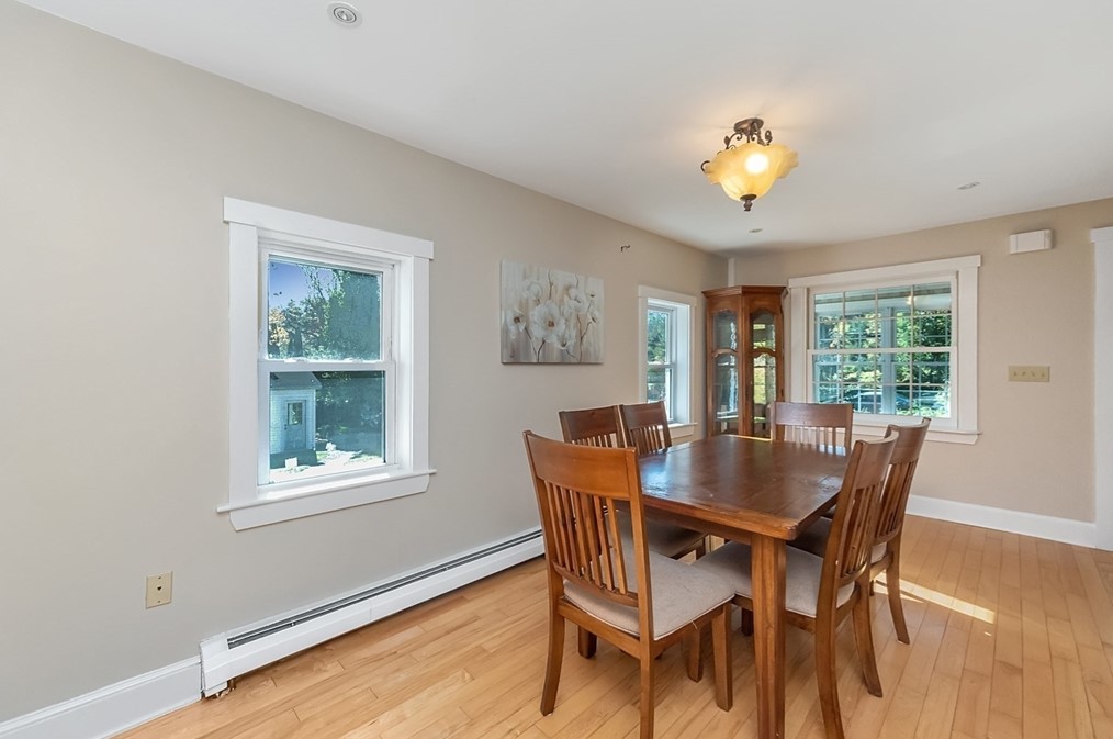 2677 Main St, Lancaster MA 01523-2327 exterior