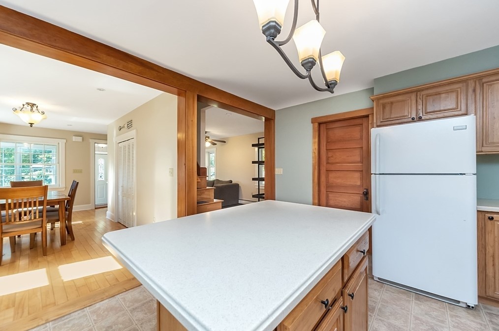 2677 Main St, Lancaster MA 01523-2327 exterior